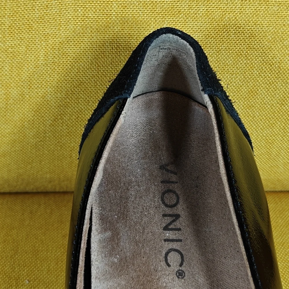 Vionic Kensley Slip On Loafer Black Lug Sole Arch Support Comfy Women's Size 9